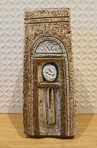 Troika pottery stickman - stickman, coffin