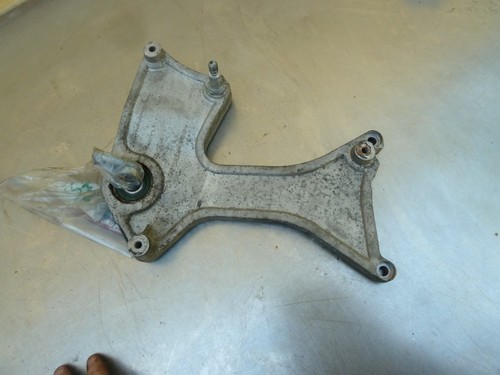 Rear engine support bracket