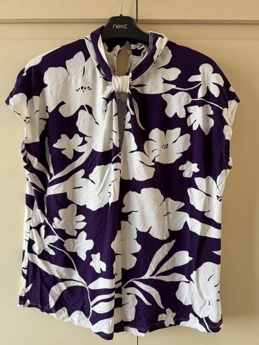 White floral pattern - , on