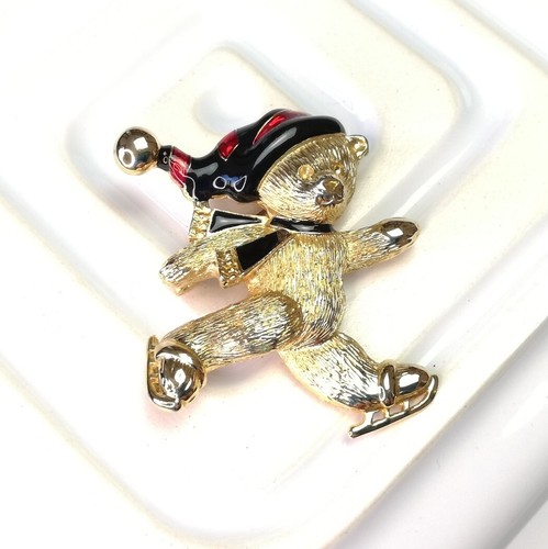 Cute skating teddy - teddy, brooch