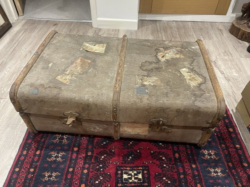 Old trunk - old,