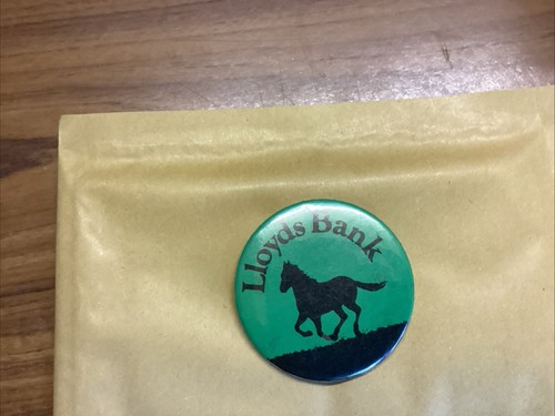 Lloyds bank vintage badge - badge,