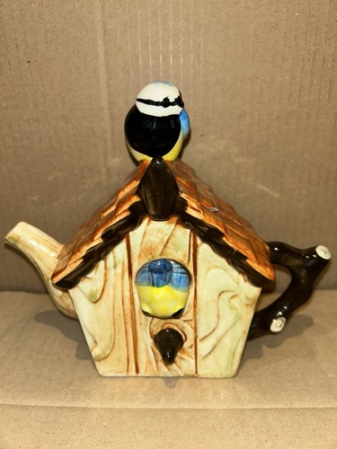 Bird house novelty - tea, pot