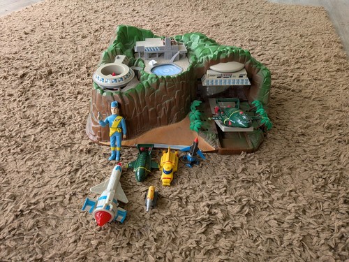 Vintage tracy island play set - tracy,