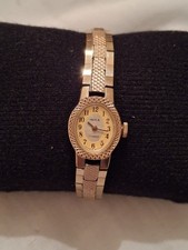 Vintage Chaika women's  Soviet USSR mechanical wrist watch 17 jewels