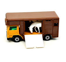 Matchbox International 40 Horsebox, light orange, brown box, white ramp, mint!