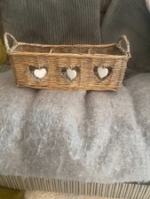 Wicker hearts tri holder in good used condition