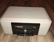 SENTRY 1100 Fire Proof Safe ~ 15 x 11 x 6 ins ~ 2 Keys ~ 
