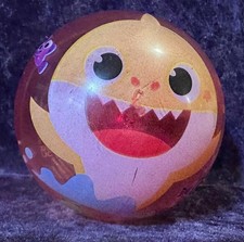 Pinkfong Baby Shark Light-Up Bouncy Ball – John GmbH – Flashing Ball Toy