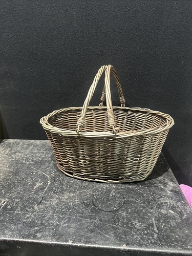Wicker shopping basket - shopping, handle