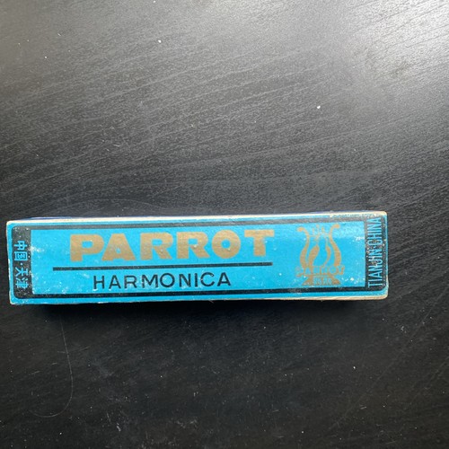 Parrot hole harmonica with - hole,
