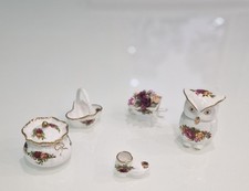 SELECTION OF ROYAL ALBERT OLD COUNTRY ROSES DECORATIVE PIECES