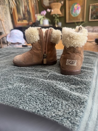 Ugg boots size kids great - size,