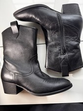 Clarks Women’s Black Leather