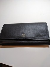 "PURE LUXURIES" LADIES LEATHER PURSE.  BRAND NEW.  PERFECT GIFT