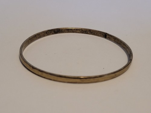 Plain golden coloured metal - golden,