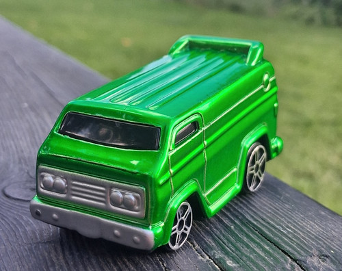 Maisto vantasy diecast toy - vantasy,