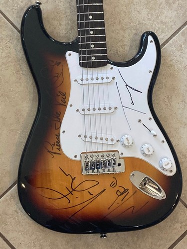 Pierce the veil - veil, signed