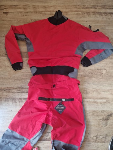 Diving kayaking men - diving, drysuit