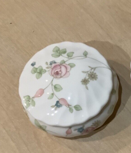 Wedgewood rosehip bone - ,