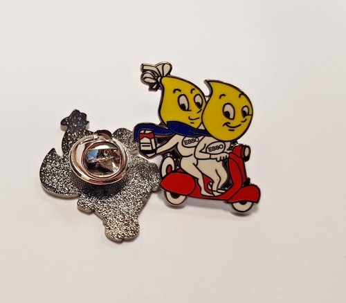Esso couple scooter - on,