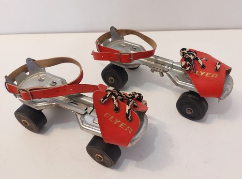 Vintage roller skates - skates, flyer