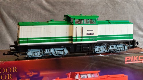 Piko v100 diesel locomotive - diesel,
