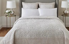 Damask Design Bedspread with 2