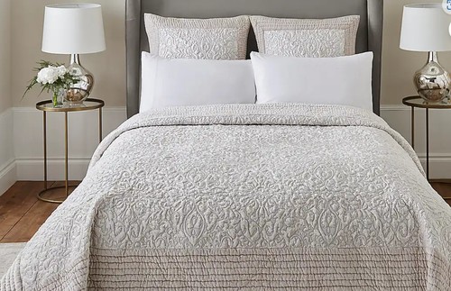 Damask design bedspread with - with, 2