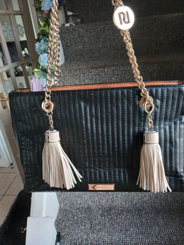 River island shoulder - river,