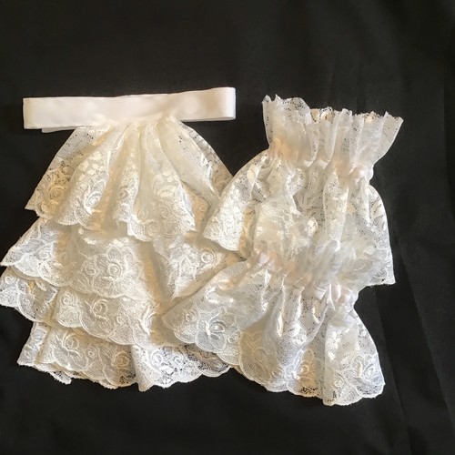 Jabot cravat and - , cuffs