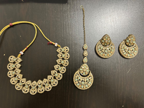 Gold indian pakistani necklace - indian/pakistani,