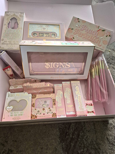 Louise makeup bundle 15 - makeup,