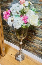 Floor standing vase holder - standing,
