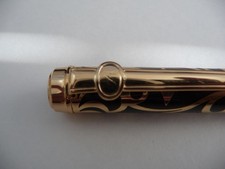 AUTOGRAPH Black & Gold