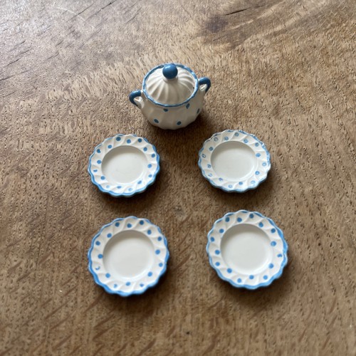 Dolls house kitchen set - dolls,