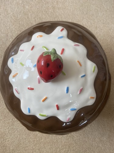 Ceramic cookie jar with - cookie, lid