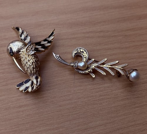 Vintage enamel pin brooch - pin,