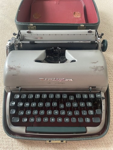Vintage type writer remington - type,