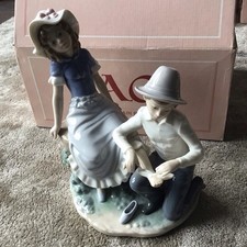 NAO By Lladro Girl & Boy Bandaging The Foot Figurine 00448 Boxed