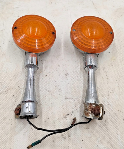 Pair front turn signals - pair,