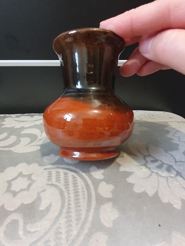 Small glazed pottery vase - ,