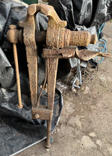 Antique Blacksmiths / Farriers Big Heavy Leg Vice - 5" Jaws - Herefordshire