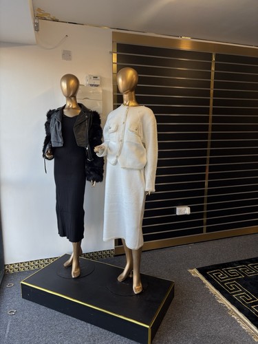 Mannequins with pedestal - mannequins,