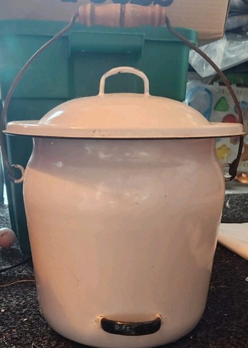 Vintage white enamel chamber - white,