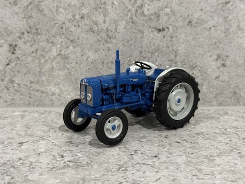 Universal hobbies fordson - -,