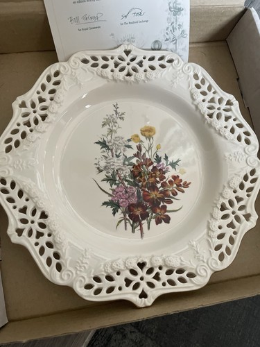 Boxed royal creamware - royal,