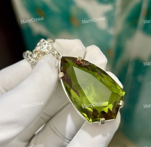 Color changing zultanite - color,