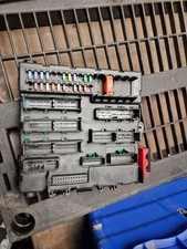 Vauxhall Vectra C 2.0 Petrol Engine Bay Fuse Box 460023260