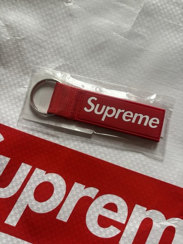 Supreme key chain - supreme,